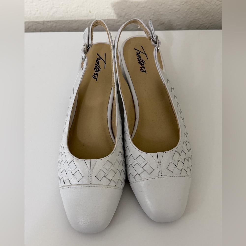 WOMEN'S TROTTERS DEA WOVEN SLINGBACK PUMPS White - Picture 4 of 7